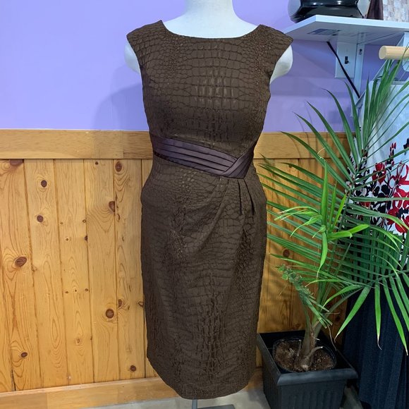 Le Chateau Sleeveless Dress - Picture 1 of 6